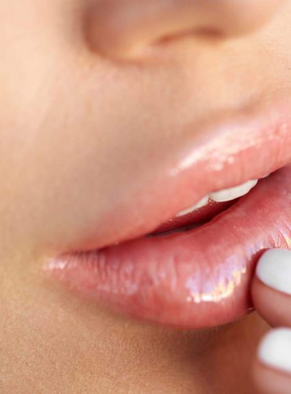 How to treat dry lips