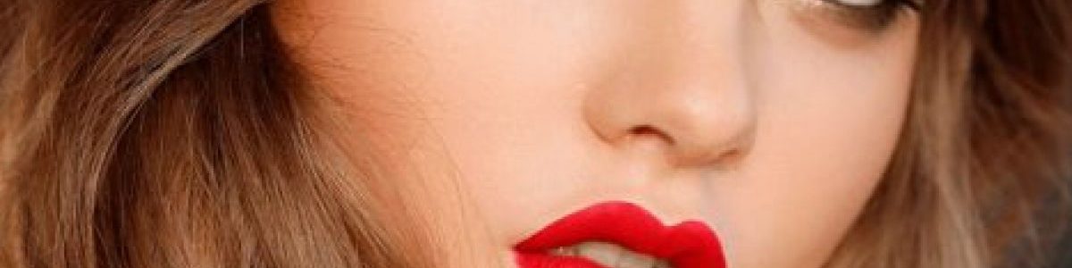 What eyeshadow to wear with red lipstick?