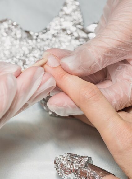 How to remove gel polish or gel extensions