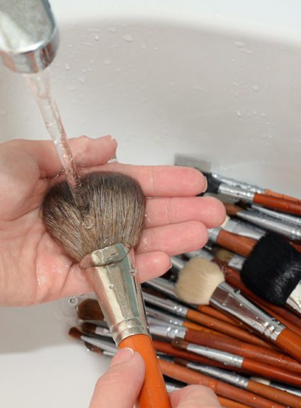 How to clean make-up brushes